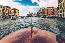 Akustikbild Luxury Boat Venice